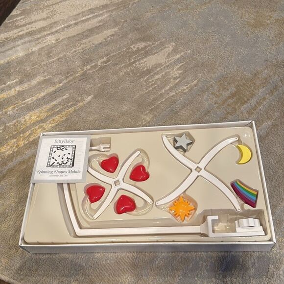 Brand NEW AMERICAN GIRL BITTY BABY SPINNING SHAPES MOBILE RETIRED NOS old stock - Picture 2 of 4